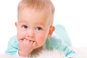 Що робити якщо у дитини ріжуться зубки? Симптоми.