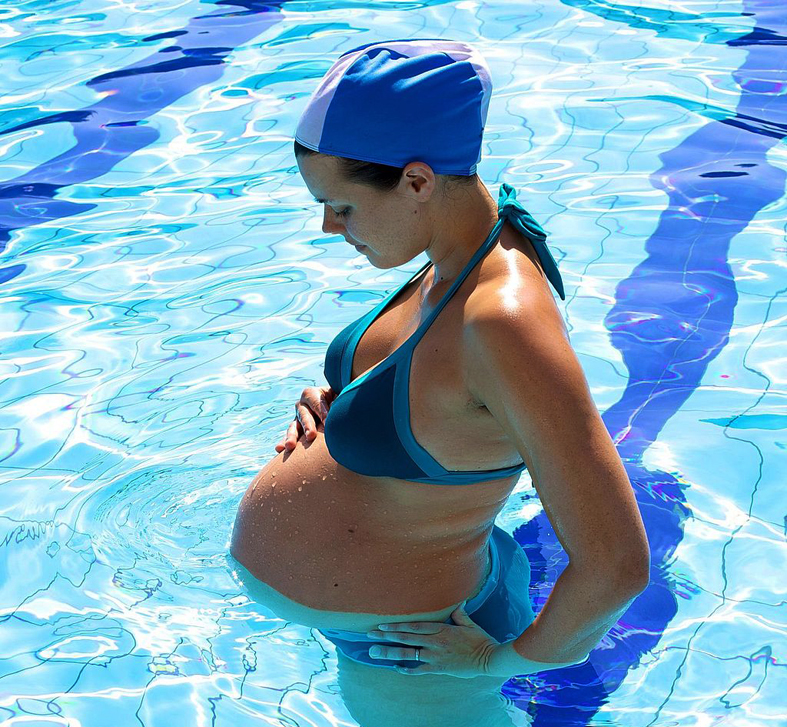 Чи можна вагітним в басейн?