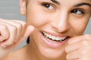 Правильне використання зубної нитки