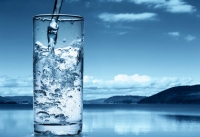 Вчені порівняли прісну воду з антидепресантами