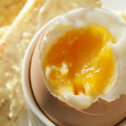 Вчені з'ясували, що яйця допомагають худнути